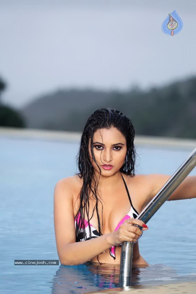 Harinakshi Portfolio Photos - 8 / 27 photos