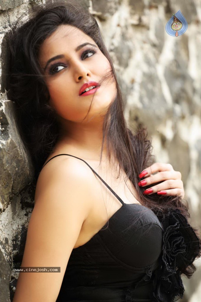 Harinakshi Portfolio Photos - 17 / 27 photos
