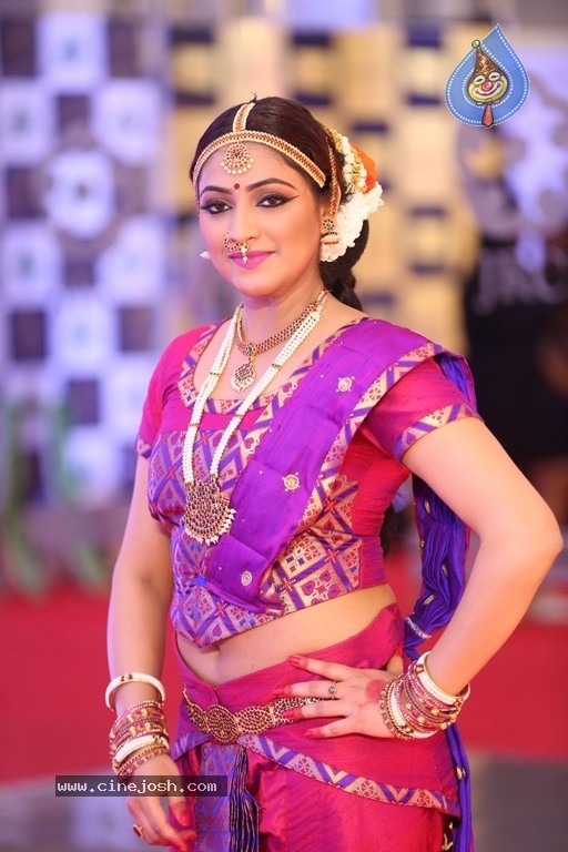 HariPriya at Gaana Mirchi Music Awards South 2018 - 4 / 29 photos