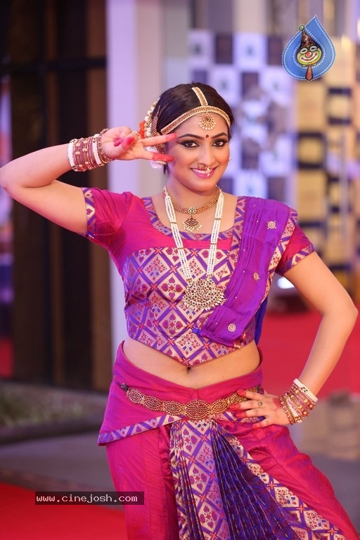 HariPriya at Gaana Mirchi Music Awards South 2018 - 22 / 29 photos