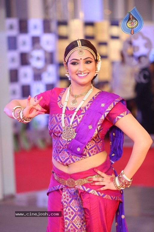 HariPriya at Gaana Mirchi Music Awards South 2018 - 23 / 29 photos