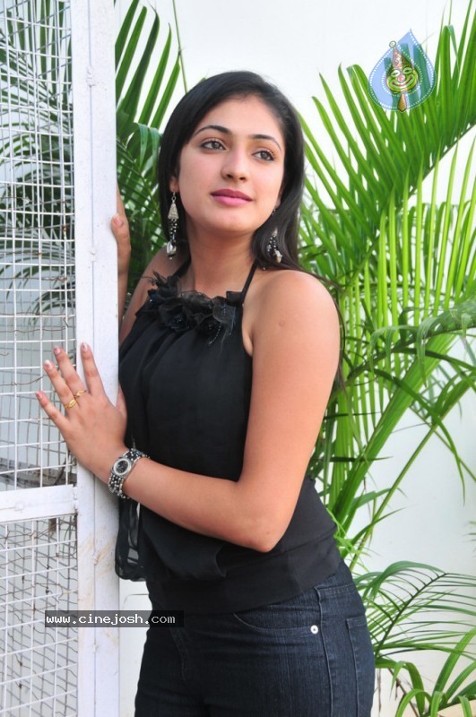 Haripriya Gallery - 17 / 51 photos