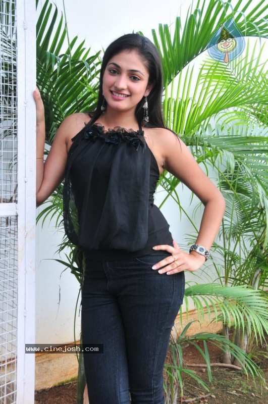 Haripriya Gallery - 22 / 51 photos
