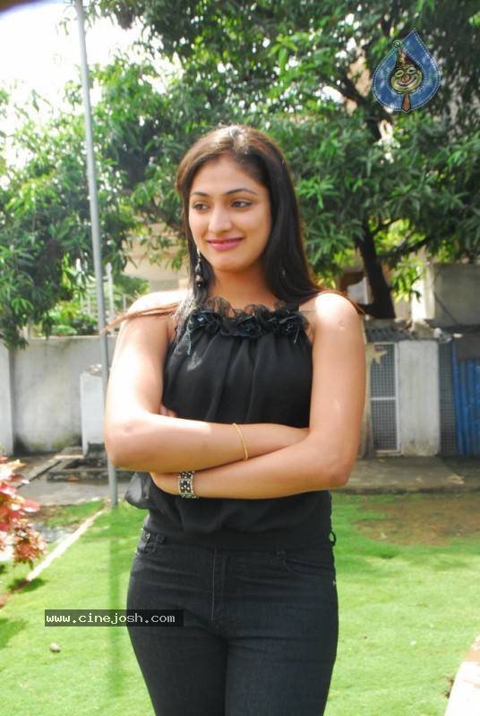 Haripriya Gallery - 45 / 51 photos