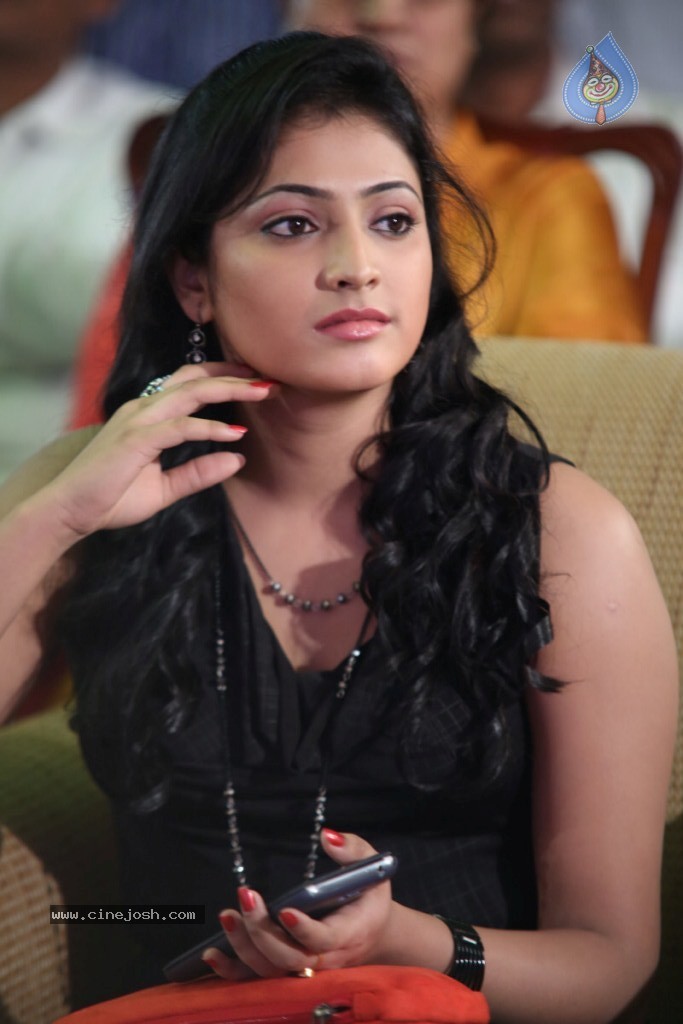 Haripriya Gallery - 14 / 40 photos