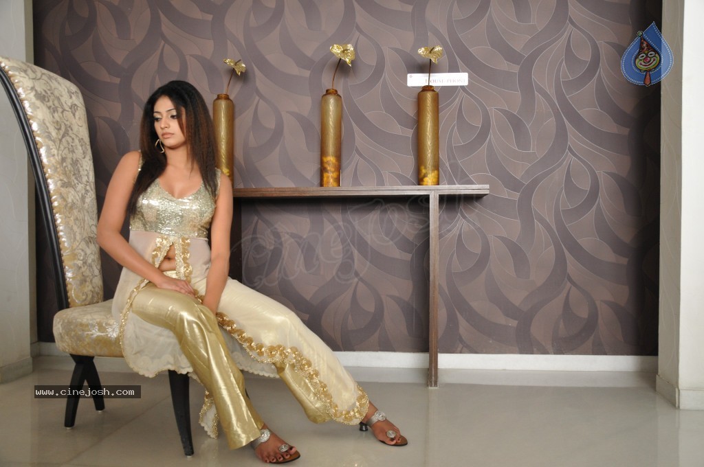 Haripriya Hot Photo Shoot - 55 / 98 photos