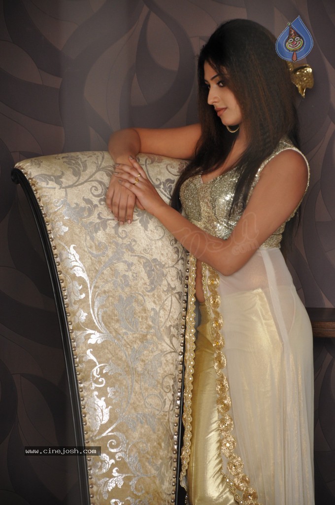 Haripriya Hot Photo Shoot - 66 / 98 photos