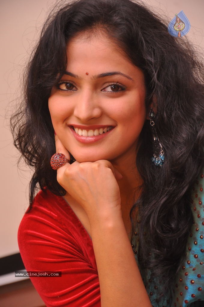 Haripriya Latest Stills - 16 / 85 photos