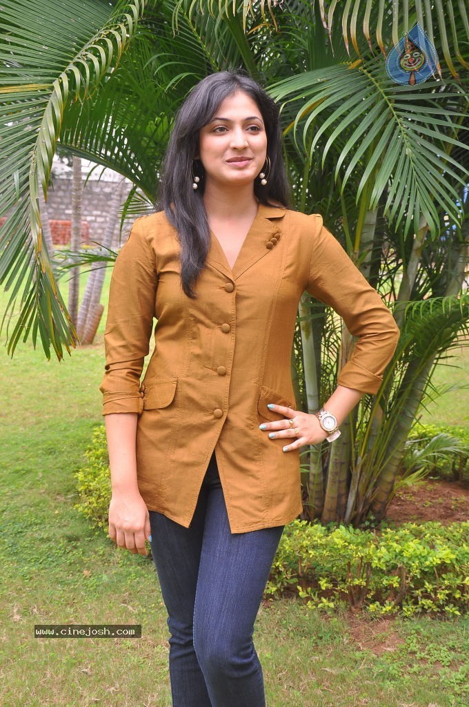 Haripriya Latest Stills - 6 / 104 photos