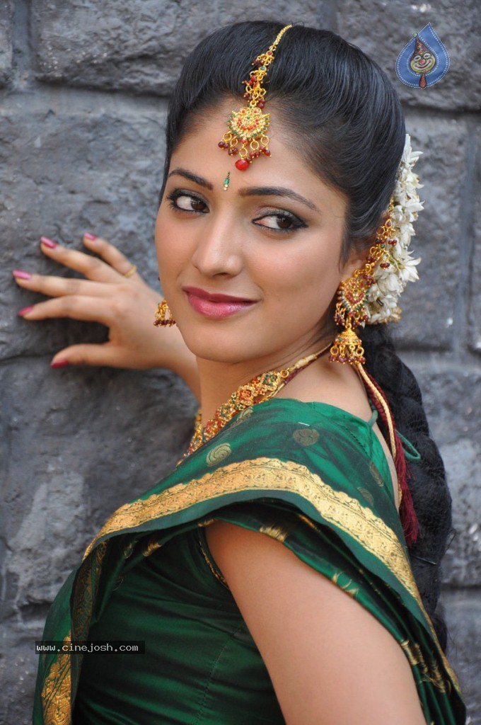 Haripriya Latest Stills - 50 / 77 photos