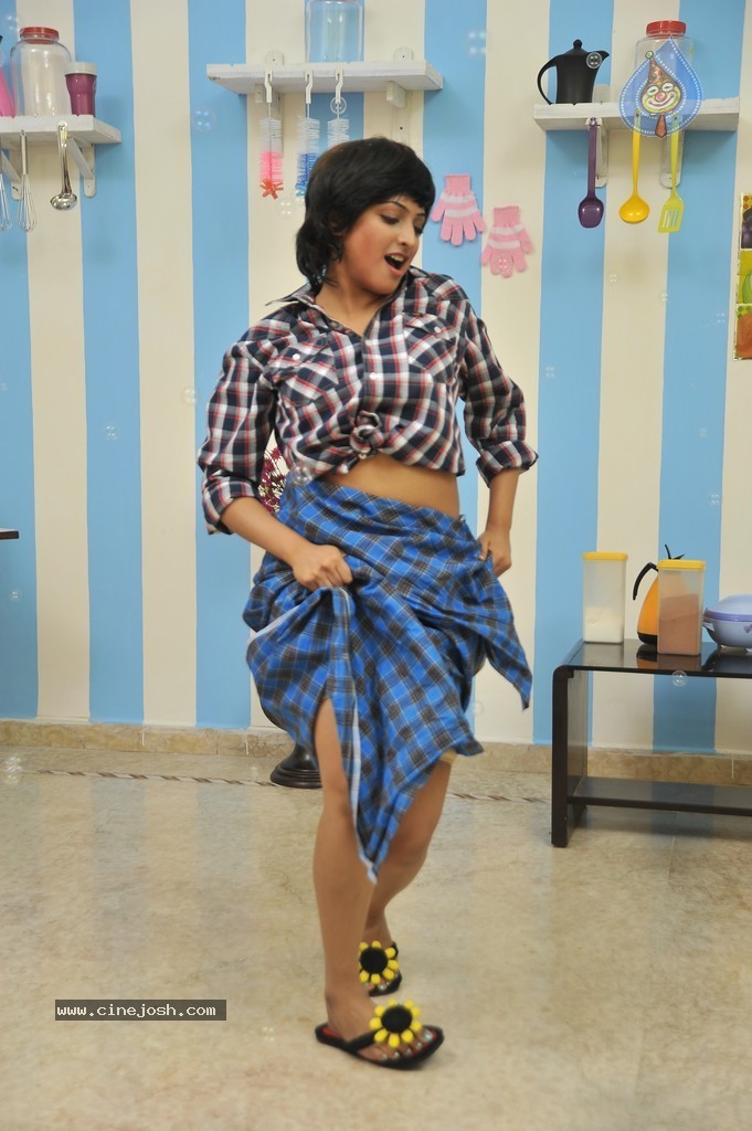 Haripriya New Hot Gallery - 6 / 54 photos