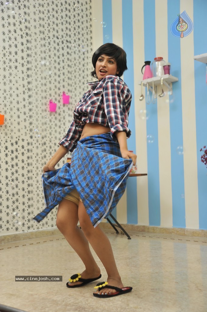 Haripriya New Hot Gallery - 18 / 54 photos