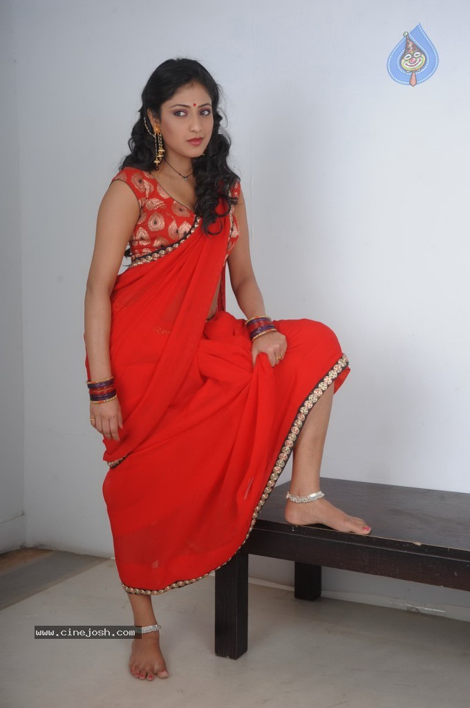 Haripriya New Hot Photos - 16 / 130 photos