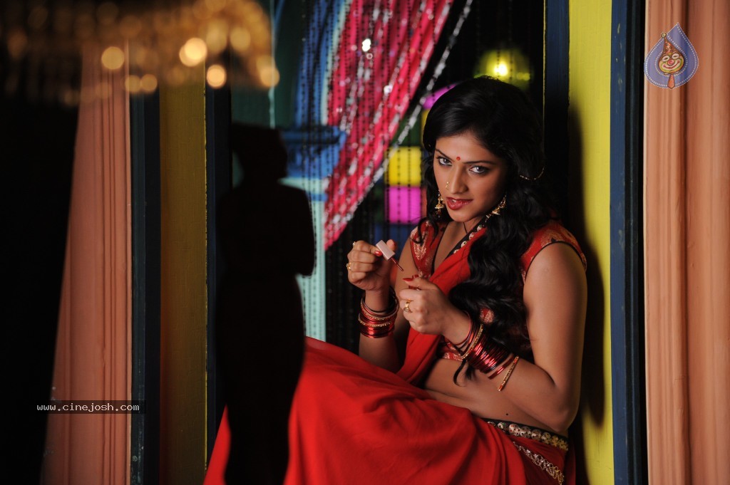 Haripriya New Hot Photos - 17 / 130 photos