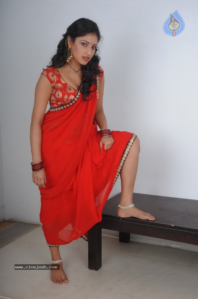 Haripriya New Hot Photos - 21 / 130 photos