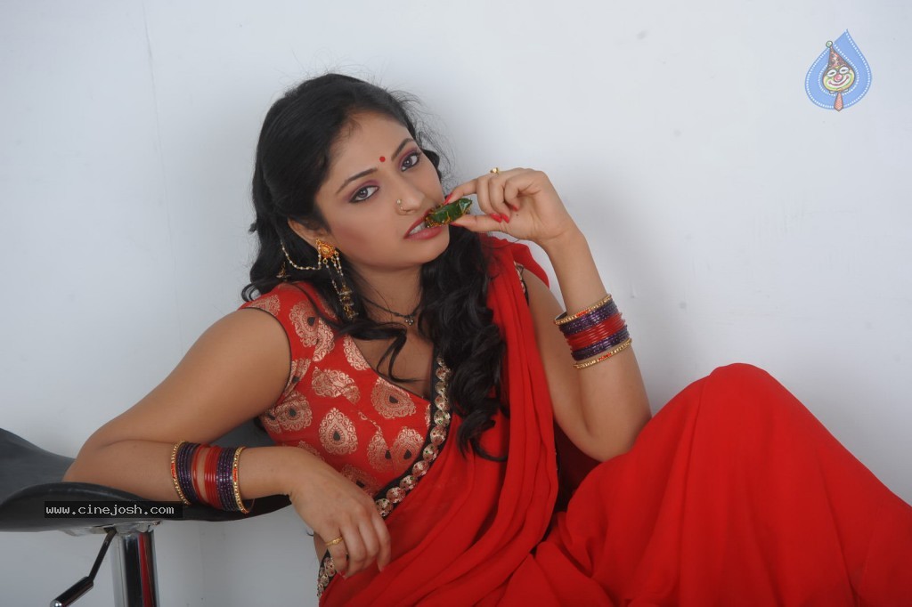 Haripriya New Hot Photos - 55 / 130 photos