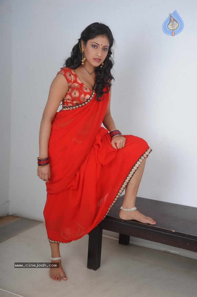 Haripriya New Hot Photos - 58 / 130 photos