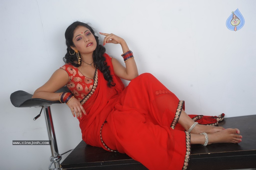 Haripriya New Hot Photos - 64 / 130 photos