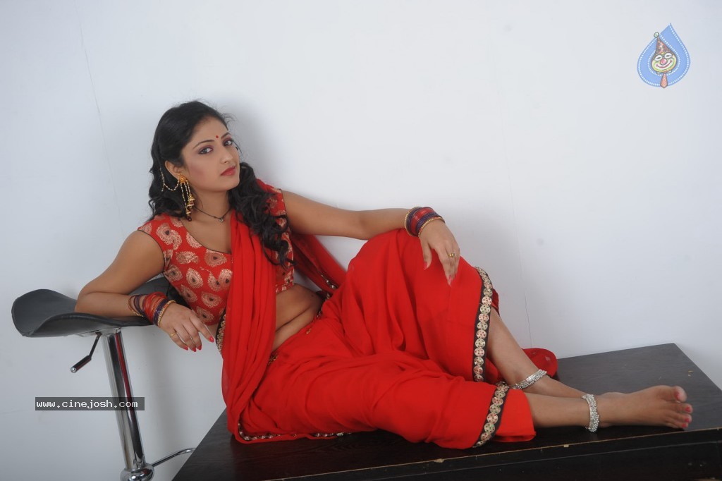 Haripriya New Hot Photos - 66 / 130 photos