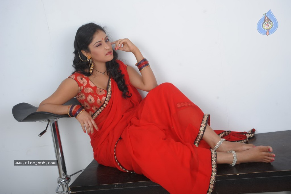 Haripriya New Hot Photos - 113 / 130 photos