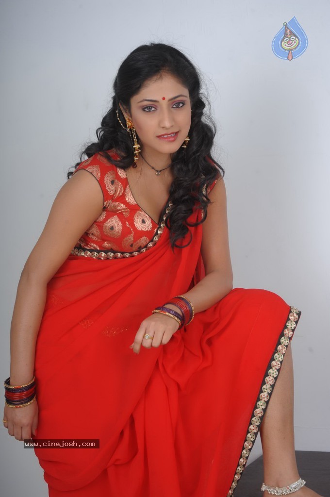 Haripriya New Hot Photos - 118 / 130 photos