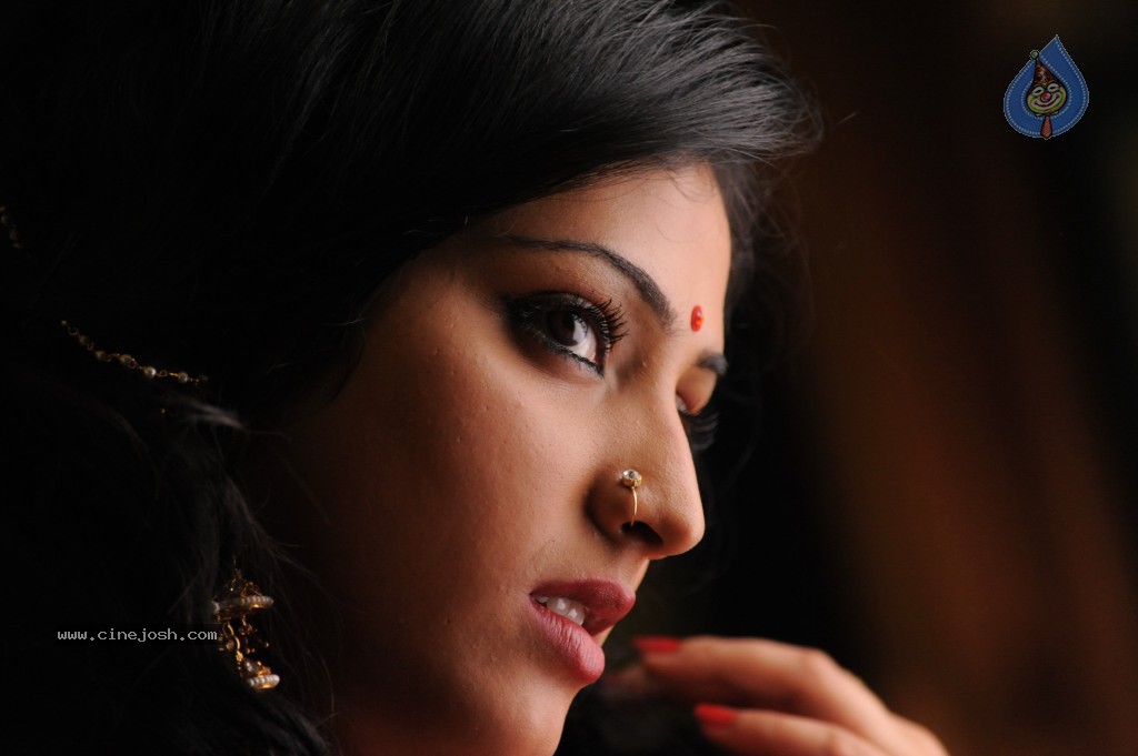 Haripriya New Hot Photos - 124 / 130 photos