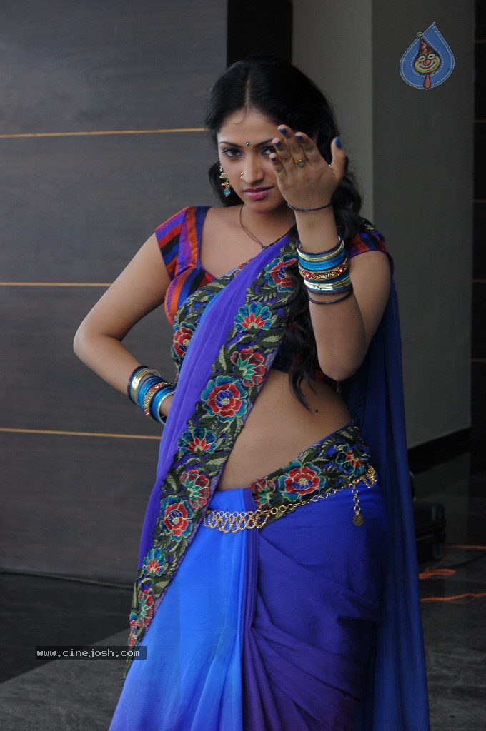 Haripriya New Images - 17 / 71 photos
