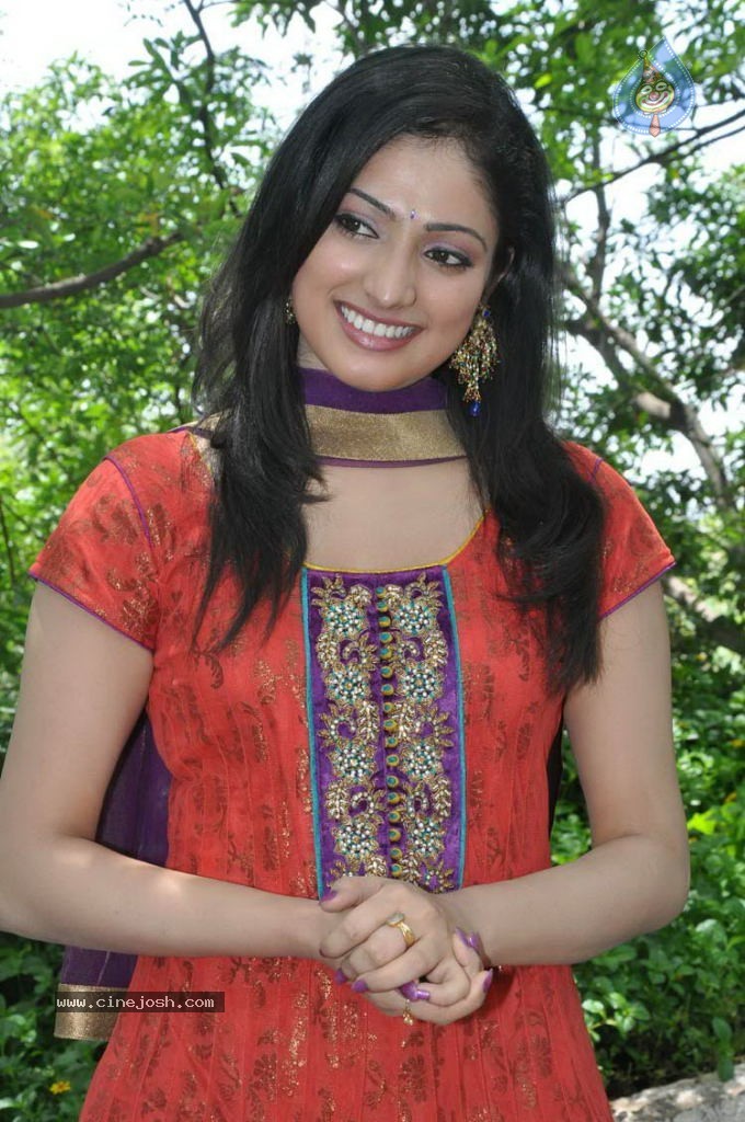 Haripriya New Photos - 2 / 31 photos