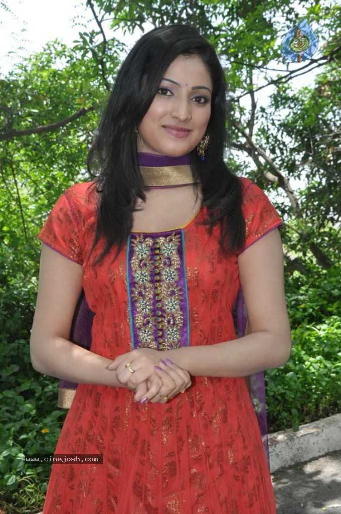 Haripriya New Photos - 12 / 31 photos