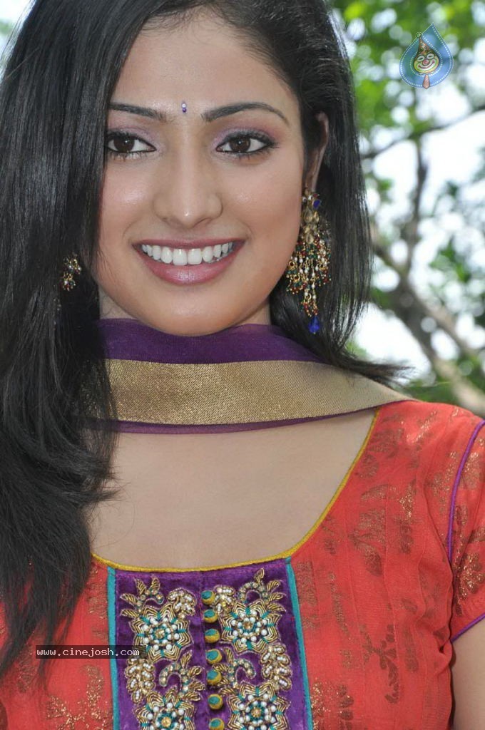 Haripriya New Photos - 13 / 31 photos