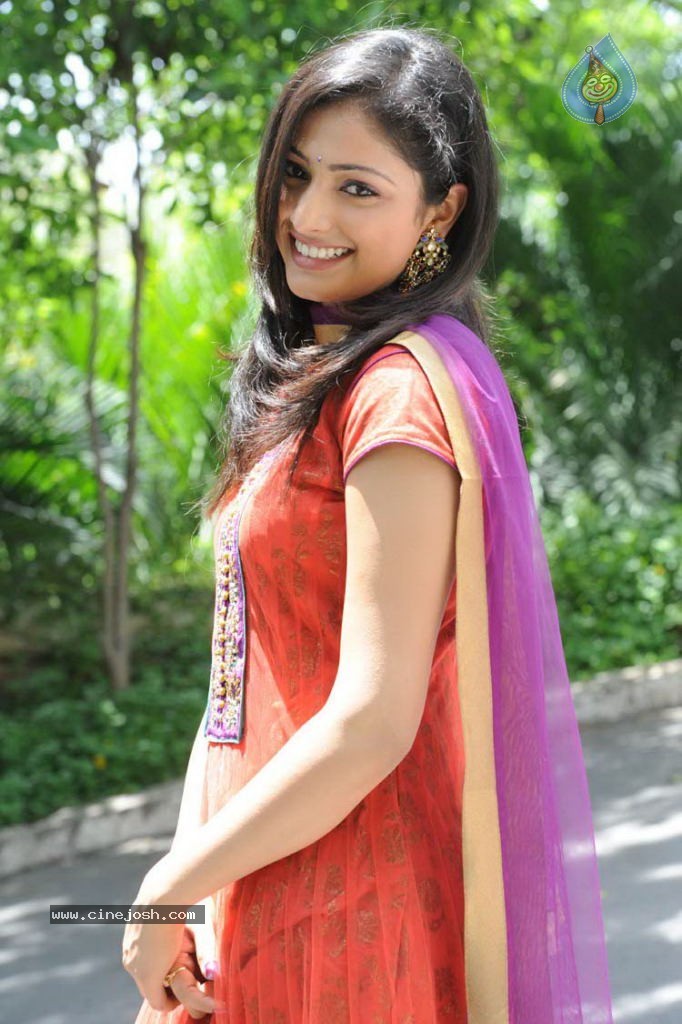 Haripriya New Photos - 27 / 31 photos