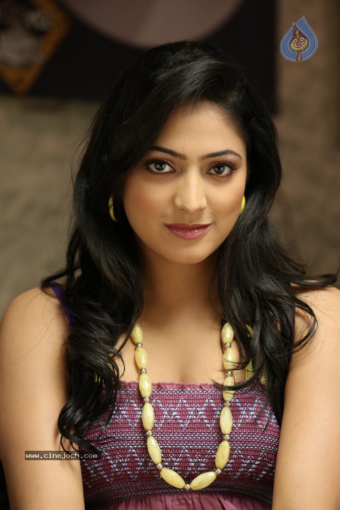 Haripriya New Photos - 18 / 77 photos