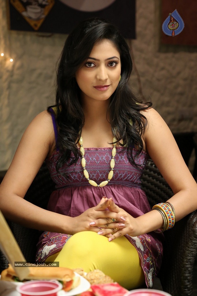 Haripriya New Photos - 27 / 77 photos
