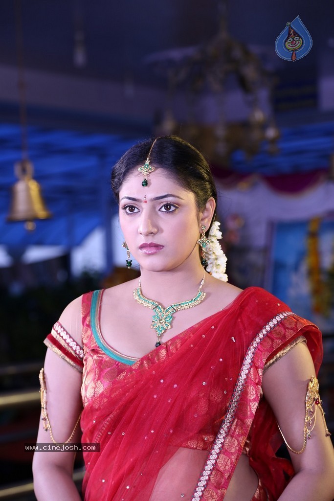 Haripriya New Pics - 7 / 77 photos