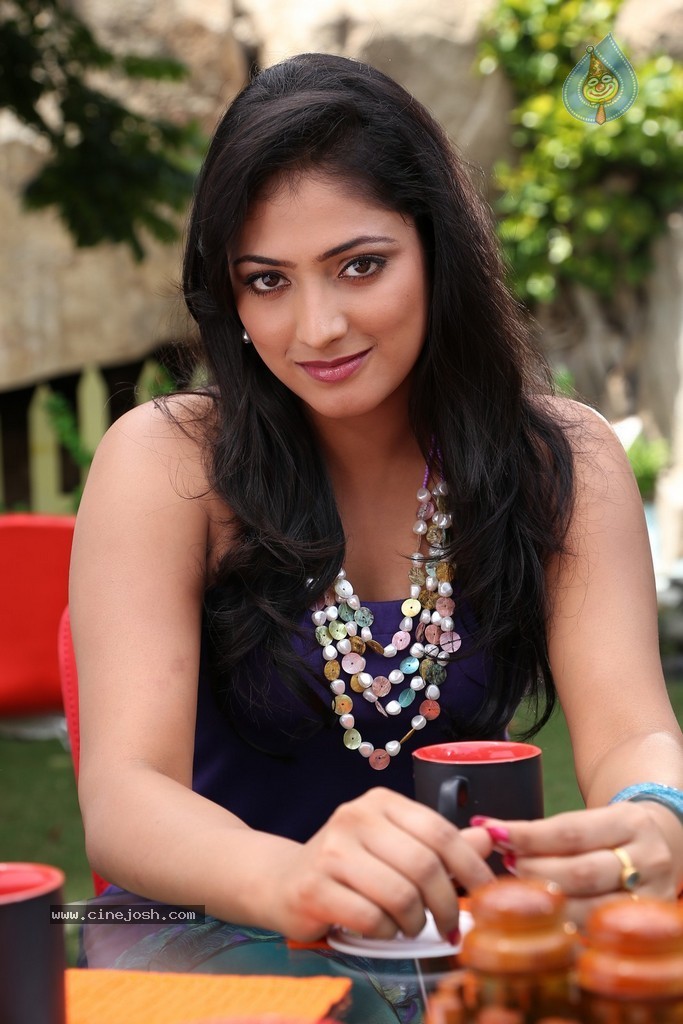 Haripriya New Pics - 8 / 77 photos