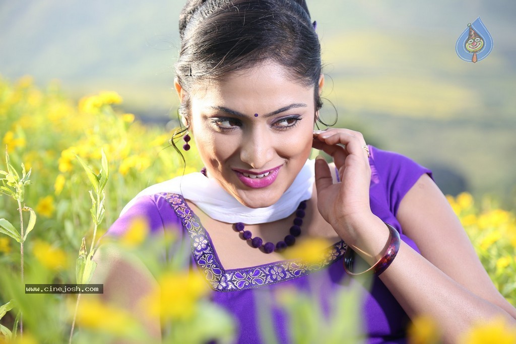 Haripriya New Pics - 10 / 77 photos