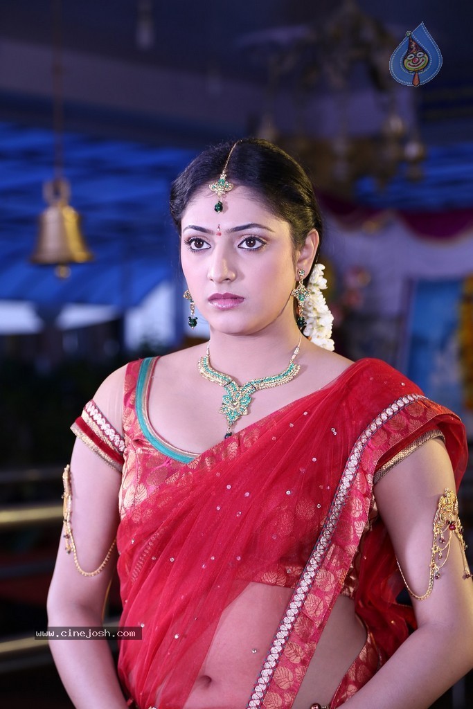 Haripriya New Pics - 18 / 77 photos