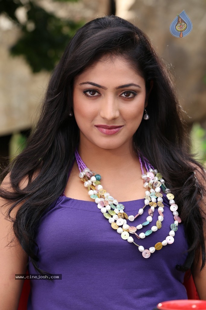 Haripriya New Pics - 49 / 77 photos