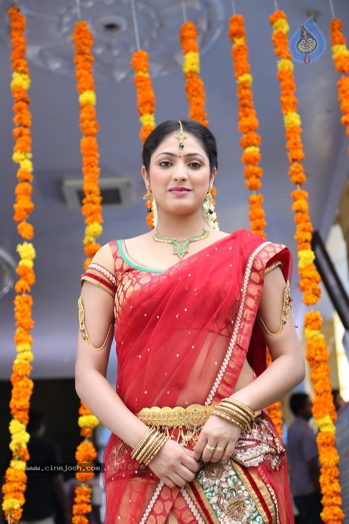Haripriya New Pics - 65 / 77 photos