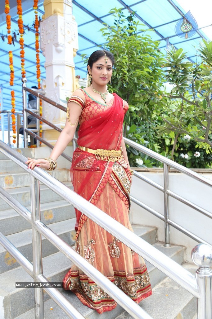 Haripriya New Pics - 71 / 77 photos