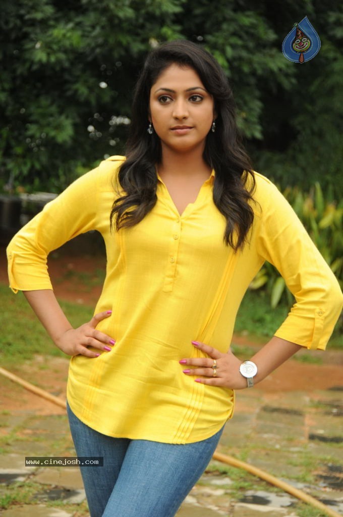 Haripriya Pics - 19 / 56 photos