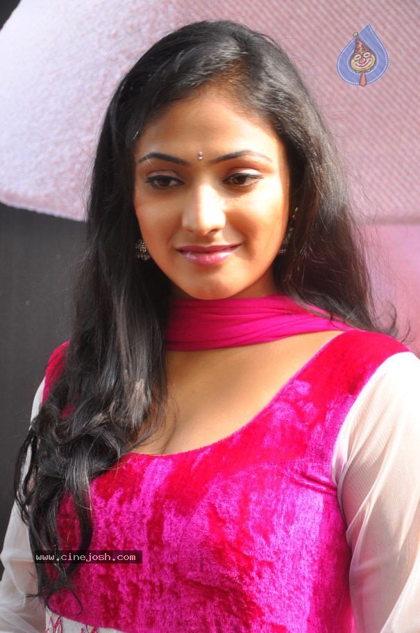 Haripriya Stills - 13 / 19 photos