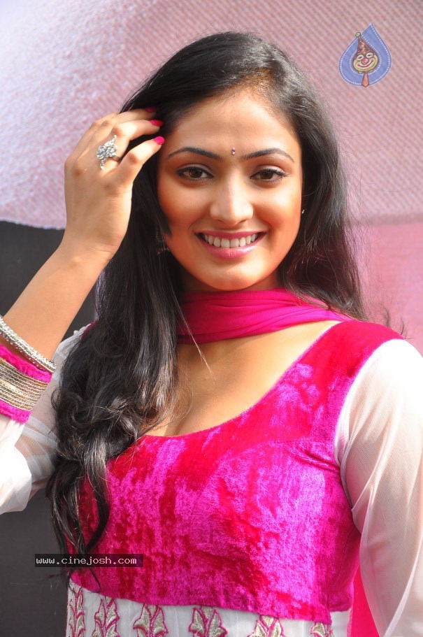 Haripriya Stills - 18 / 19 photos