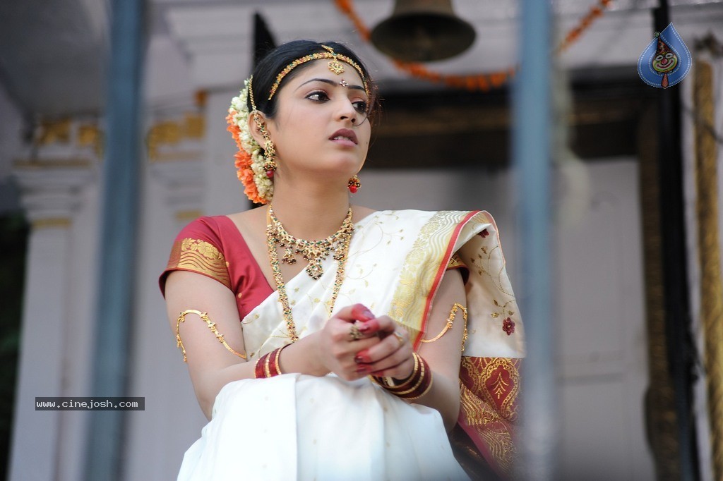 Haripriya Stills in Ee Varsham Sakshiga - 11 / 35 photos