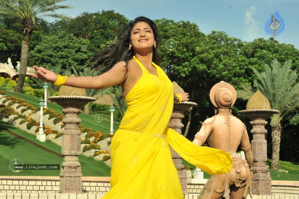 Haripriya Stills in Ee Varsham Sakshiga - 14 / 35 photos