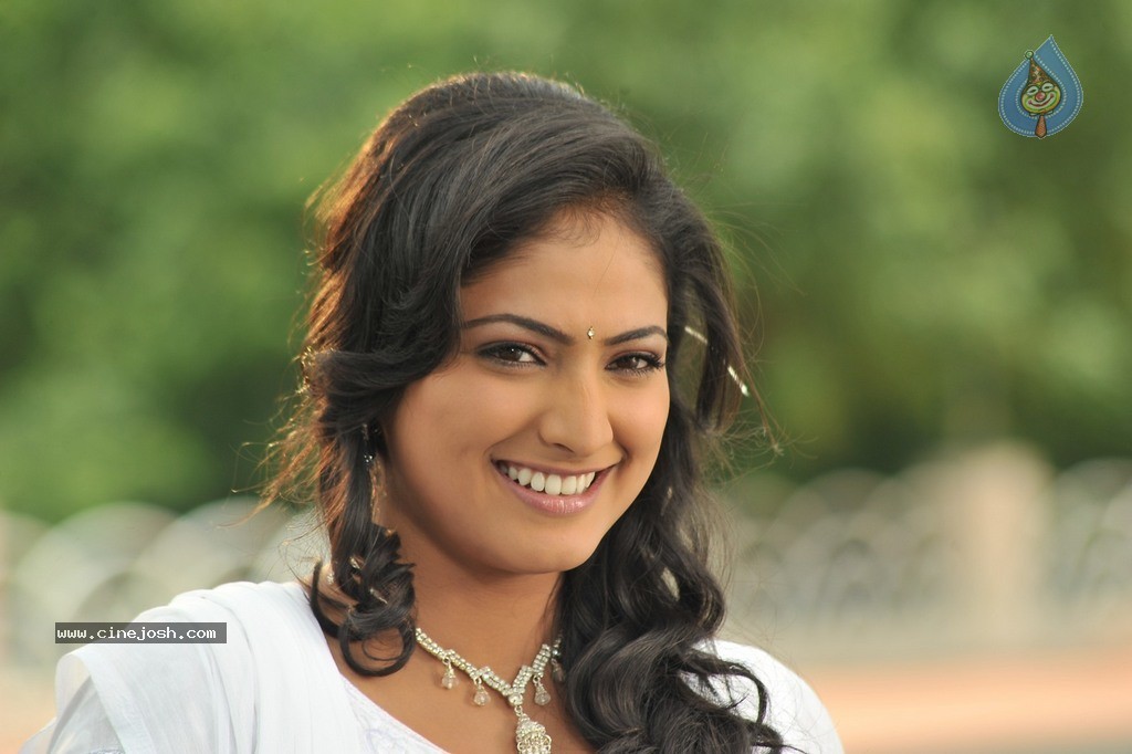 Haripriya Stills in Ee Varsham Sakshiga - 32 / 35 photos