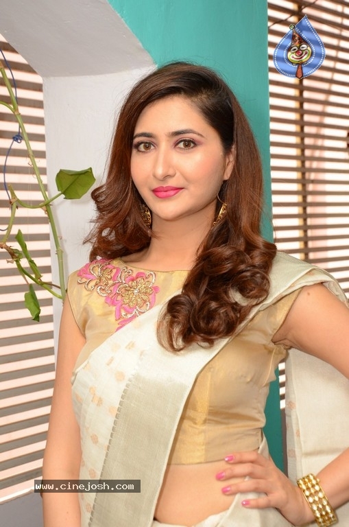 Harshada Patil Pictures - 4 / 15 photos