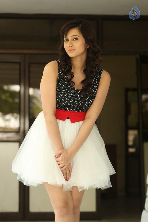Harshika Poonacha New Pics - 23 / 37 photos