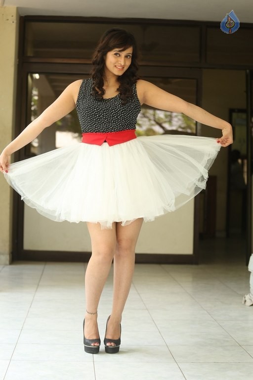 Harshika Poonacha New Pics - 34 / 37 photos