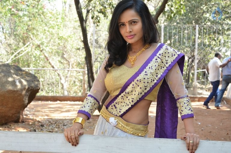 Hashika Dutt New Pics - 20 / 42 photos